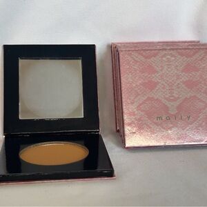 Mally Beauty Poreless Perfection Foundation- rich